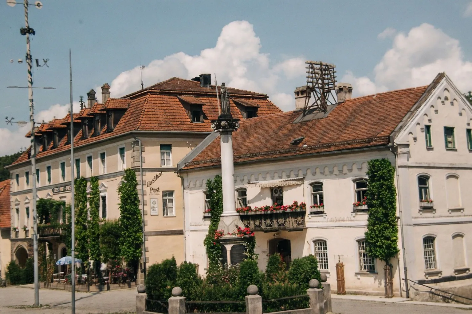 Hotel Zur Post in Lam: 130 Jahre gelebte Gastfreundschaft am Marktplatz